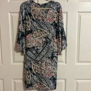 Women’s vneck multi colored floral beautiful with flare arms midi dress size lg
